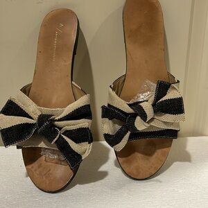 Anthropologie womens leather canvas Stripe Bow Slip On Sandals size 10 US/40EU
